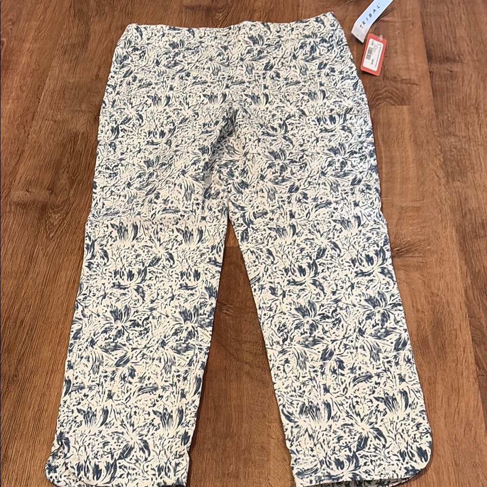 Tribal Blue & White Floral Print Capri Pants